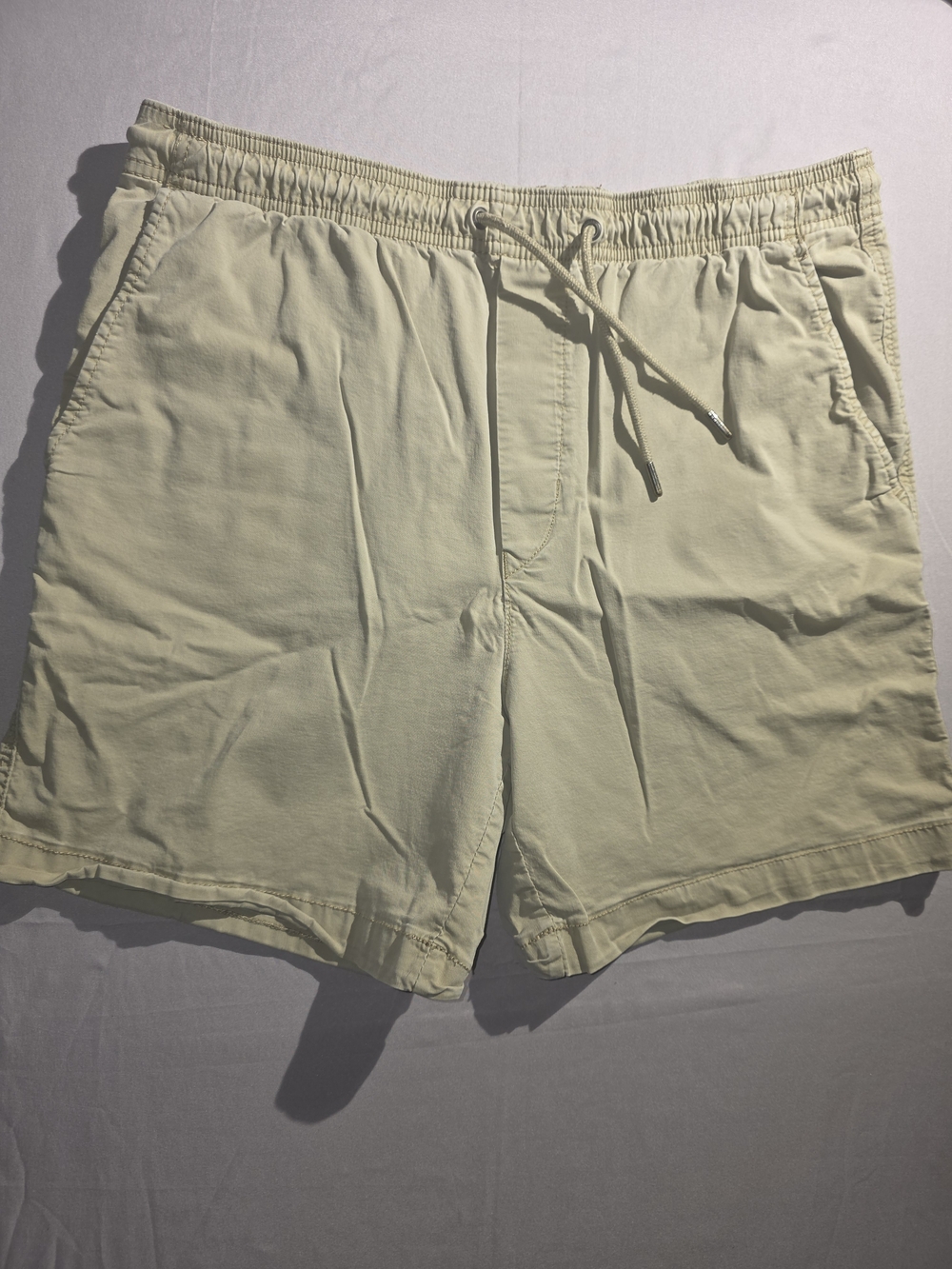 American Eagle Outfitters Men's Light Yellow Cargo Shorts 4.5" Inseam